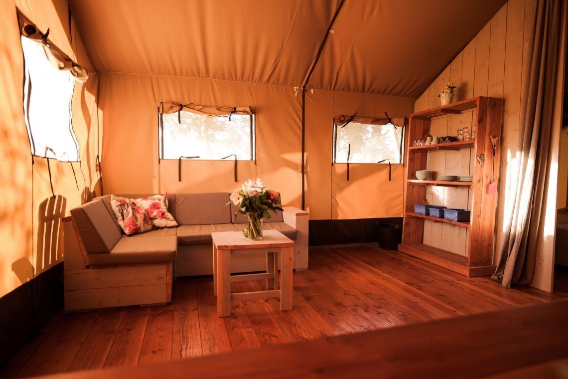 Binnenkant safari lodge 6 personen