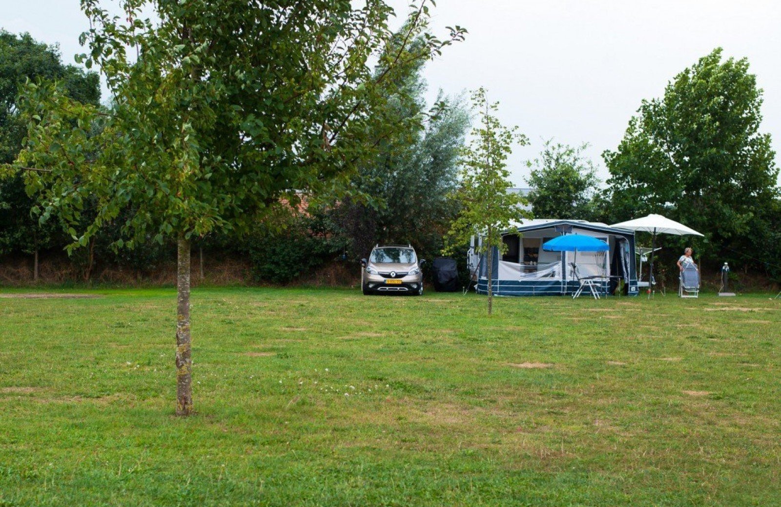 Kampeerplaats met priv sanitair buiten